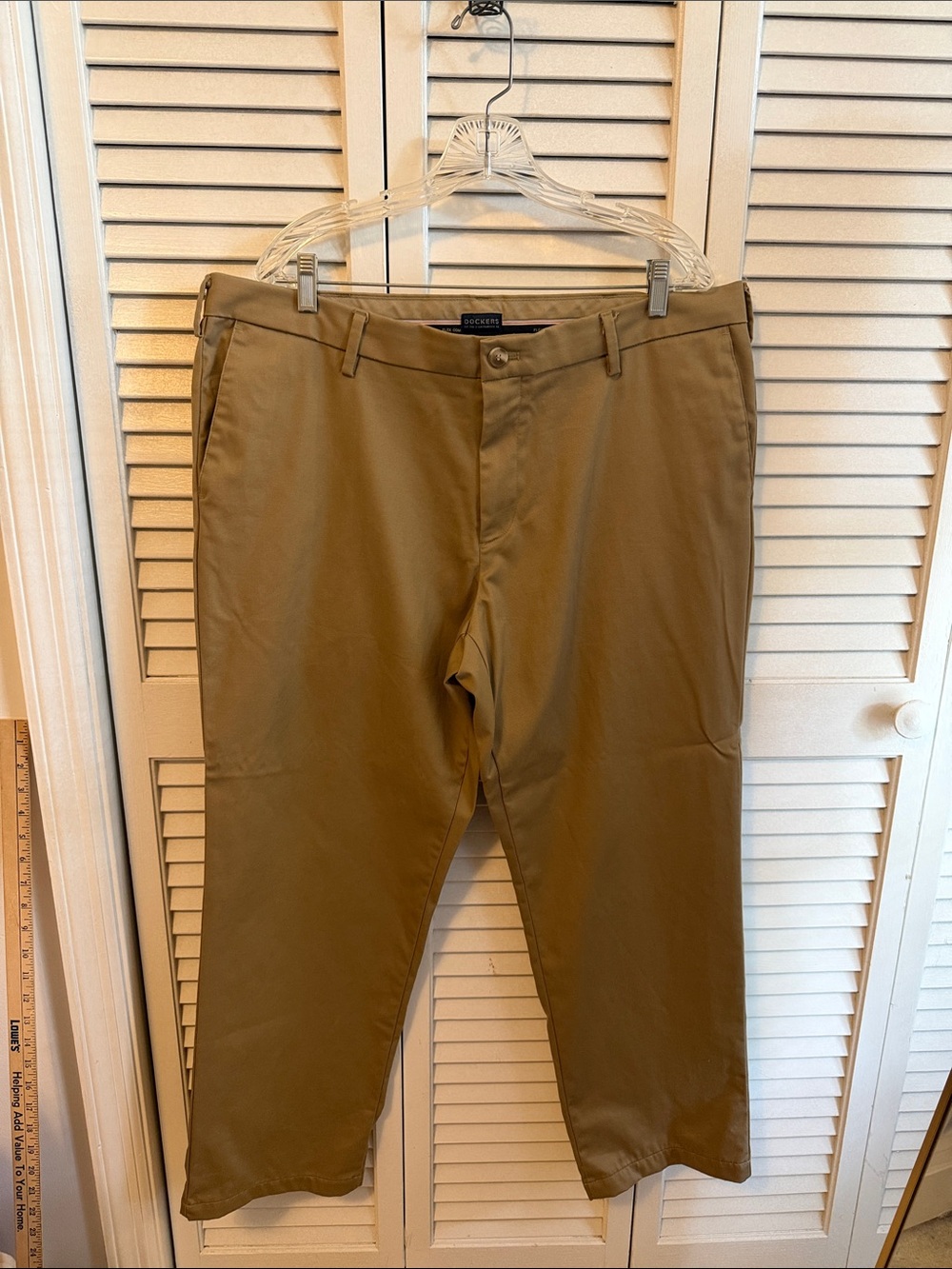 Dockers Men's Chino Pants in Khaki Tan